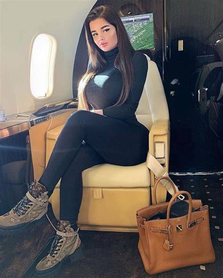 Anastasiya kvitko se abre la falda Fotos calientes de Anastasia