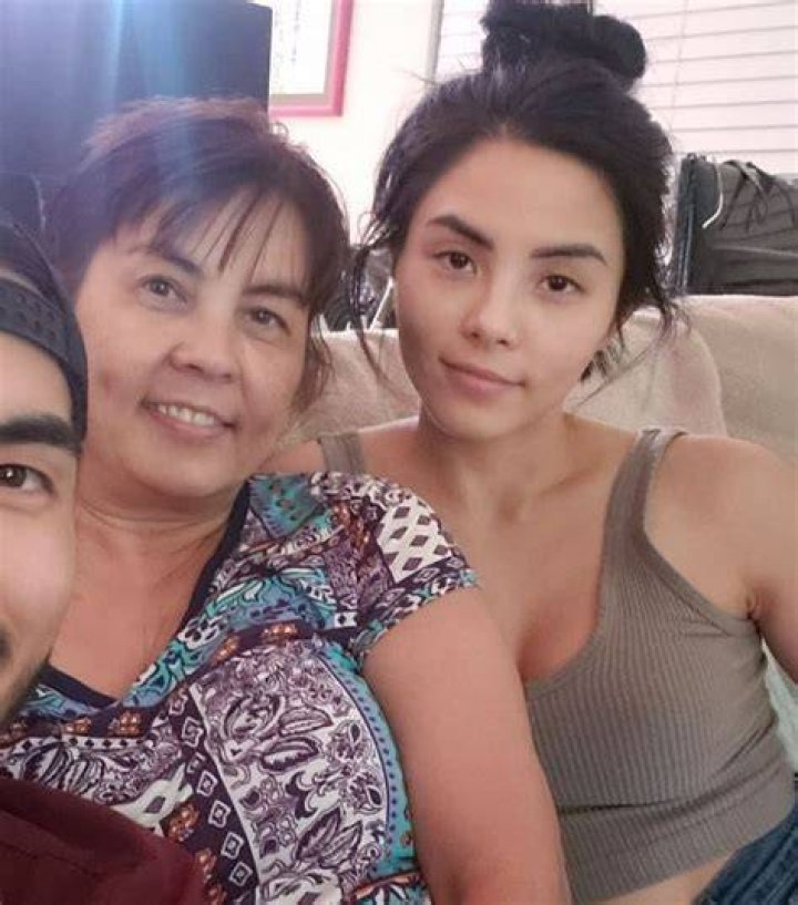 Anna Akana Parents Are Mia Akana And William Akana