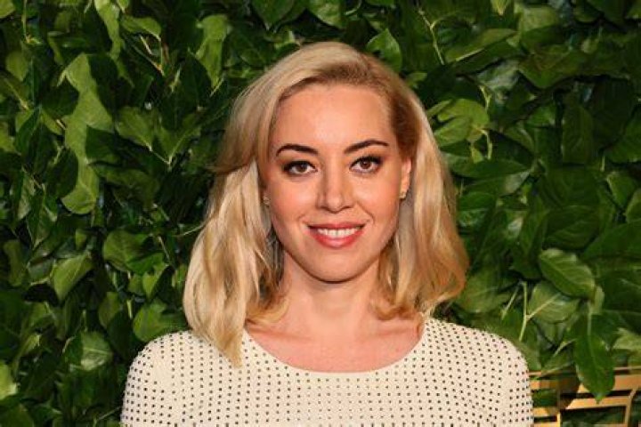 Aubrey Plaza Is So Blonde Now, She Looks Nothing Like Her &lsquo;White Lotus