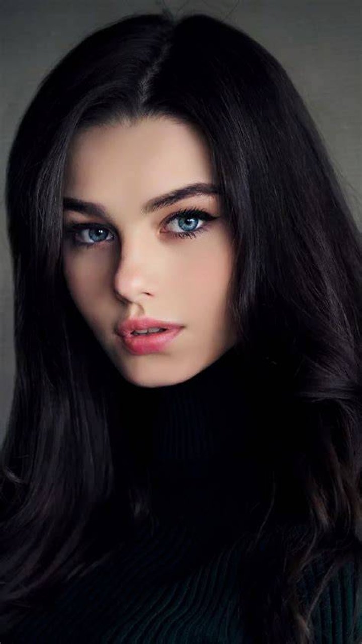 Black Haired Girl Katie St Ives Showing Off Her Bubble Butt In Short