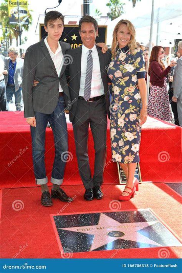 Eric McCormack & Holden from Couples at Golden Globes 2018 E! News