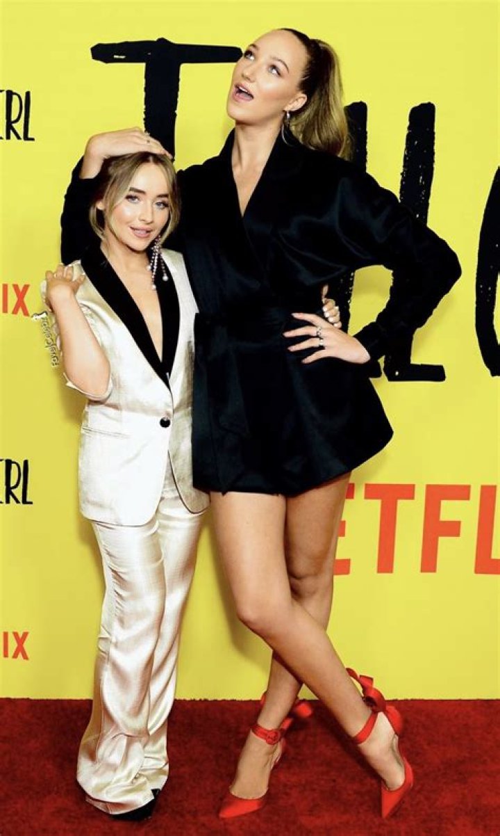 How Tall Is Sabrina Carpenter?, Revaygems