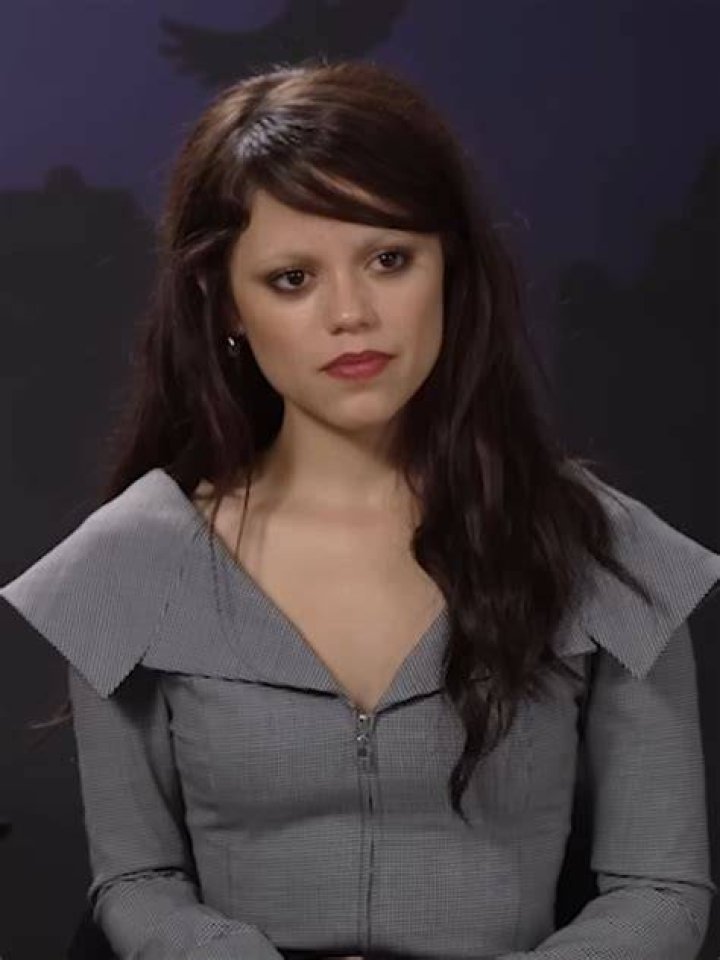 HowTo Jenna Ortega's Hair on "Wednesday" Beauty Launchpad