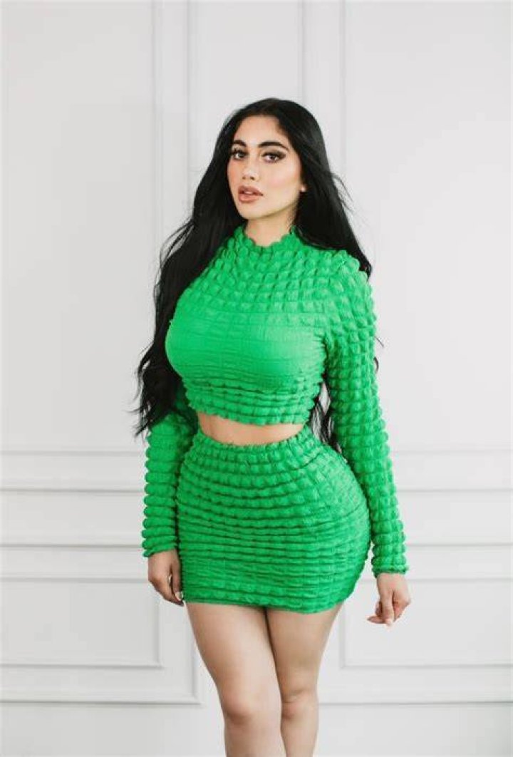 Jailyne Ojeda se graba en bikini desde su habitación y lo presume en