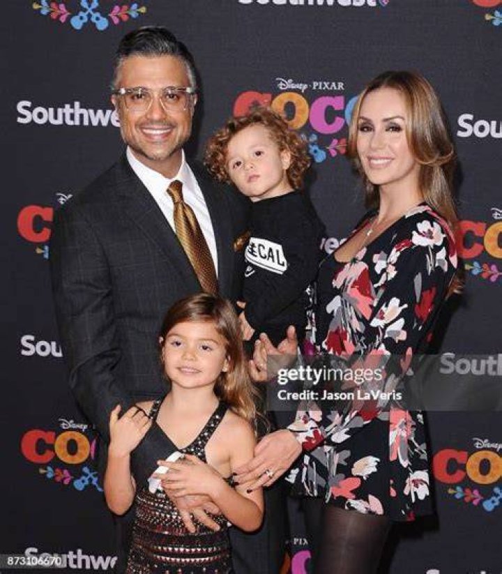 Jaime Camil Bio, Wife, Children, Siblings, Family, Net Worth, Height