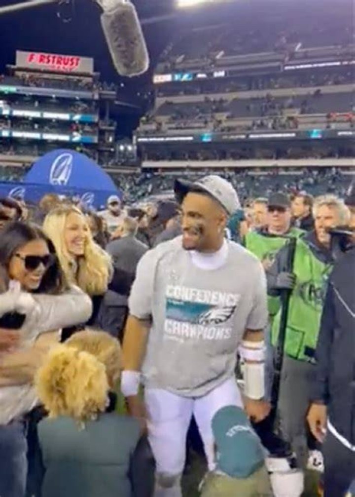 Jalen Hurts makes rare appearance with girlfriend at NFC Championship