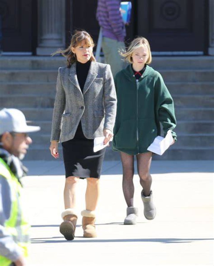 Jennifer Garner and Emma Myers "Family Leave" Set in Los Angeles 02