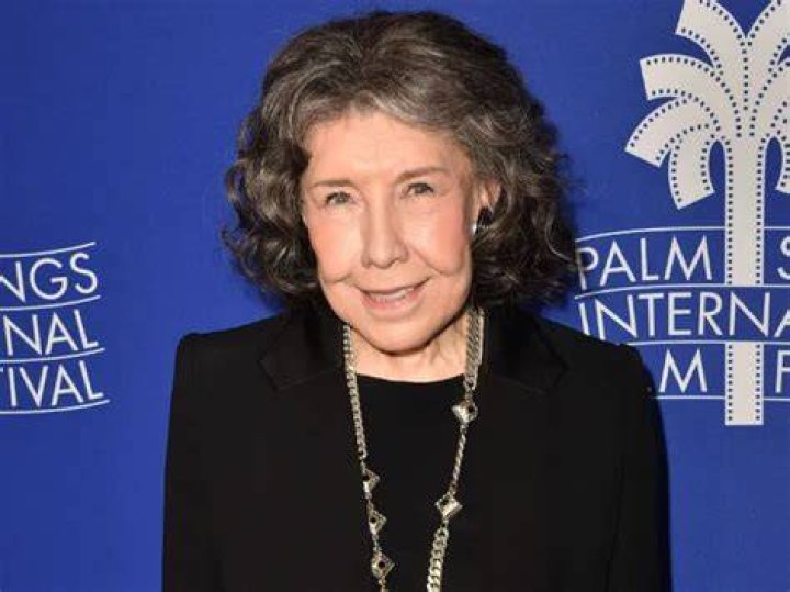 Lily Tomlin Net Worth A Look at the Queen of Multiple Talents MporChards