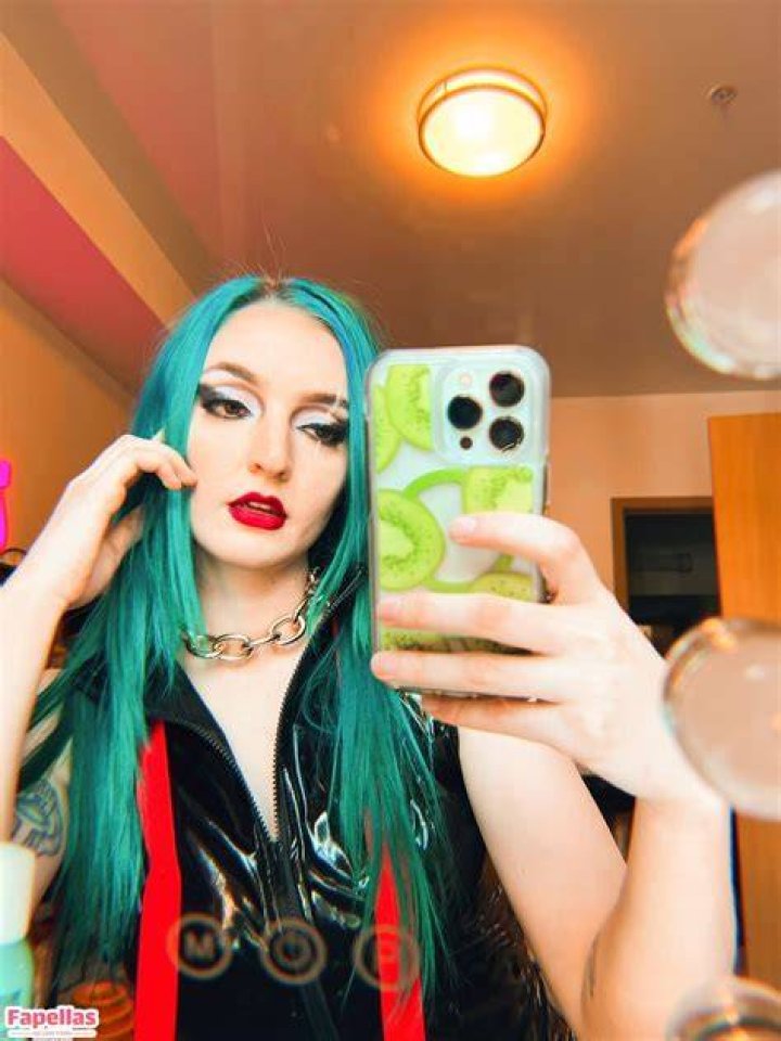 Littlesiha Nude OnlyFans Leaks LiveXGirls