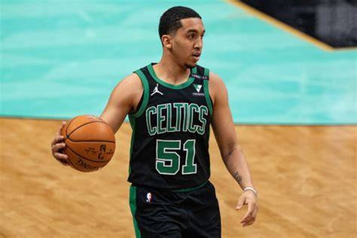 Milwaukee Bucks Tremont Waters Agrees To Deal