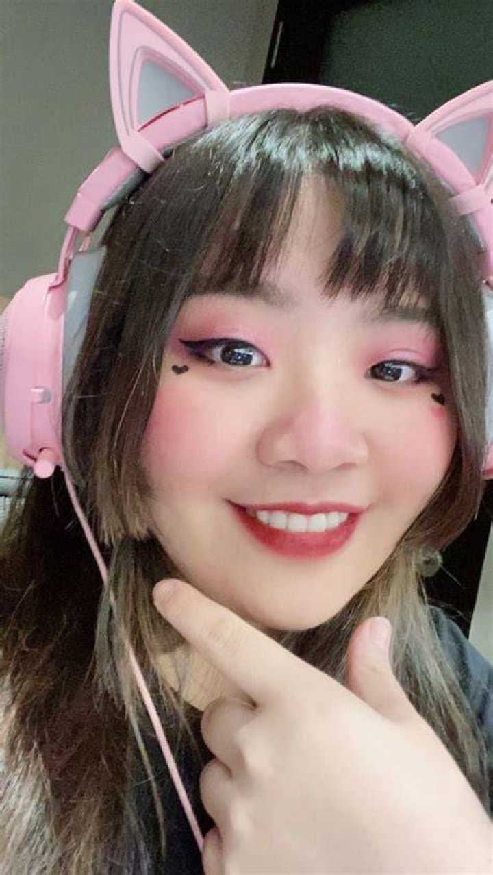 Mori Calliope Real Face , Age, Height, Real Name, Bio, Wiki, BF & More