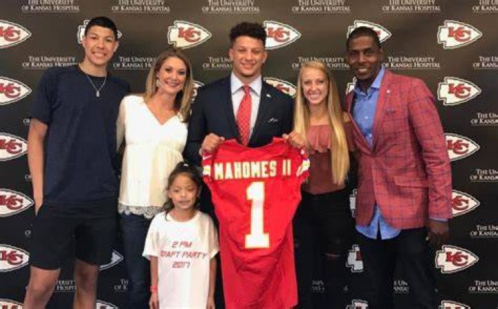 Patrick Mahomes Parents, Married Life, Career, Net Woth 2023, Family