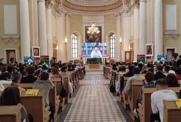 Pope Francis Encourages Russian Catholic Youth to Preserve Cultural