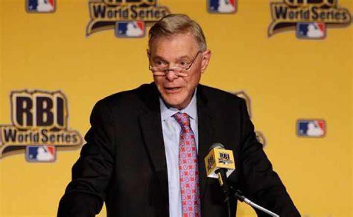 Ray Davis to Texas Rangers' controlling owner, Bud Selig says