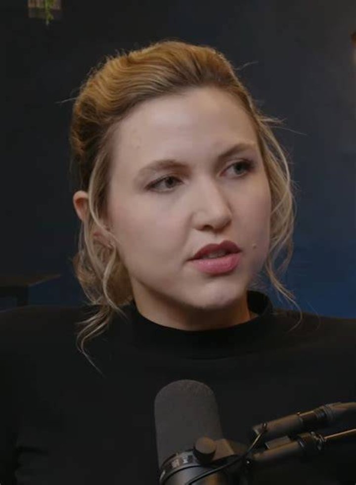 Taylor Tomlinson Net Worth (Updated 2023) CelebrityRadio