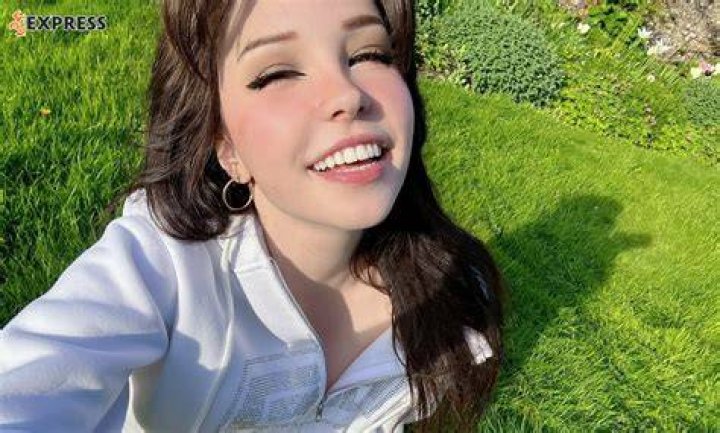 Valoarea netă Belle Delphine 2024 Cât câștigă?