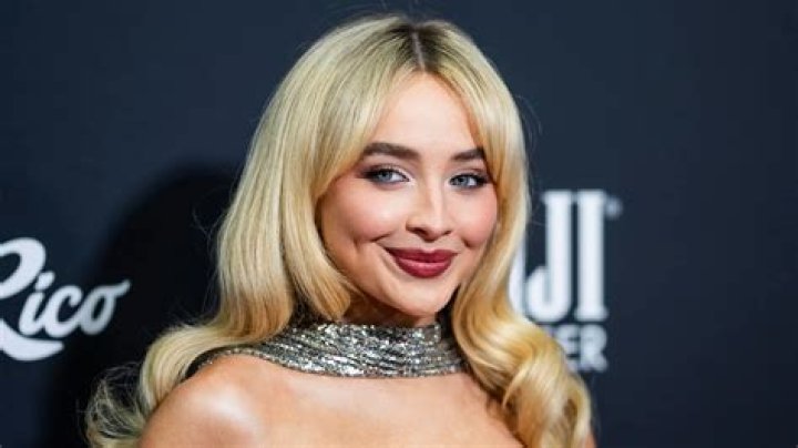 What Are Sabrina Carpenter's Feet Measurements?, Revaygems