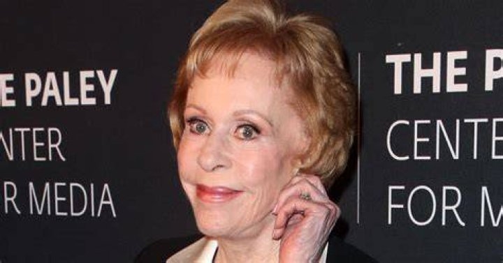 Why Did Carol Pull Her Ear at the Golden Globes 2019 POPSUGAR