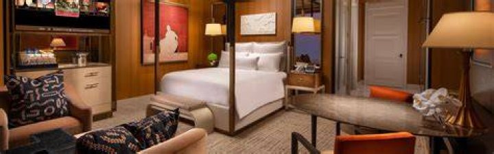Wynn Tower Suite King Main Guestroom. Photo credit: Robert Miller